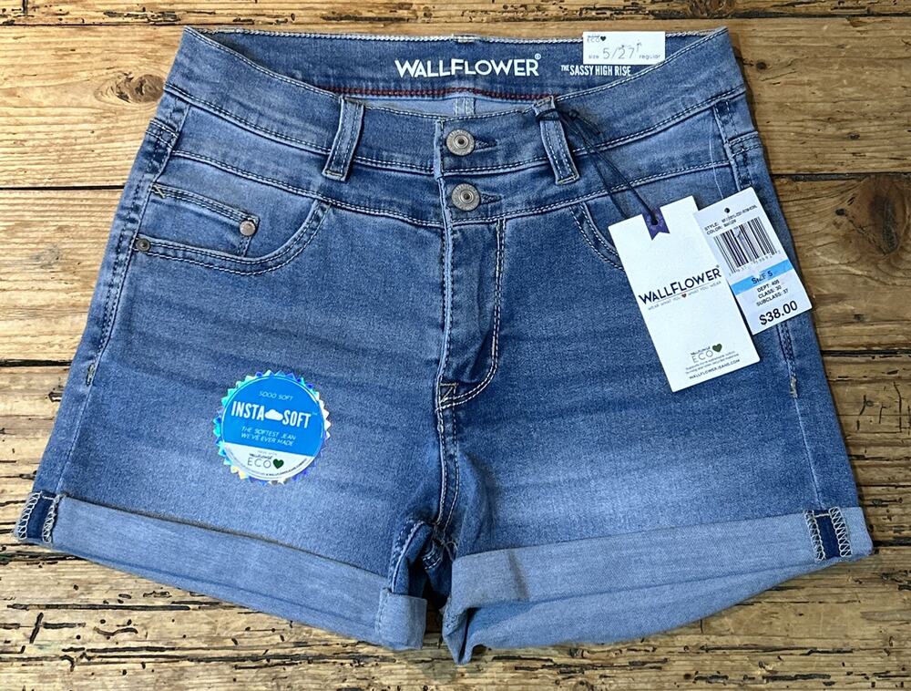 Wallflower Jeans Women’s Size 5/27 Ligh Wash Blue High Waist Shorts NWT